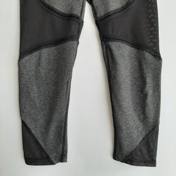 BCBG MAXAZRIA Athletic Capri Leggings Mesh Insert Panels Sz S - Picture 3 of 9